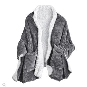 Wearable Fleece Throw Blanket with Pockets, Gray—NWT!
